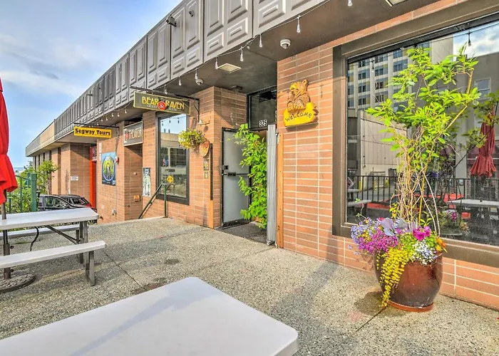 Modern Downtown Apt - Walk To Parks And Cafes!