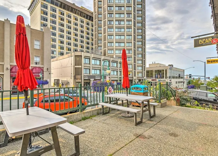 Modern Downtown Apt - Walk To Parks And Cafes!